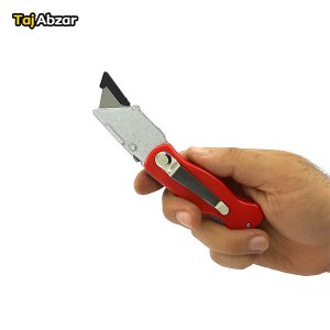 کاتر (تیز بر) تاشو ماکسیم- در دست